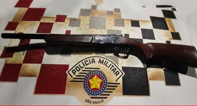  Homem é preso acusado de agredir companheira e fazer disparos de 12